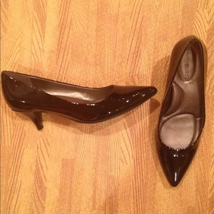 Like New! Black faux patent leather kitten heels